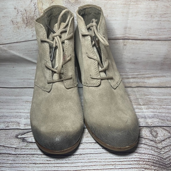Toms Ankle Booties Chukka Taupe Gray Suede Lace Up Heels Women's Shoes Size 10 - Picture 3 of 8